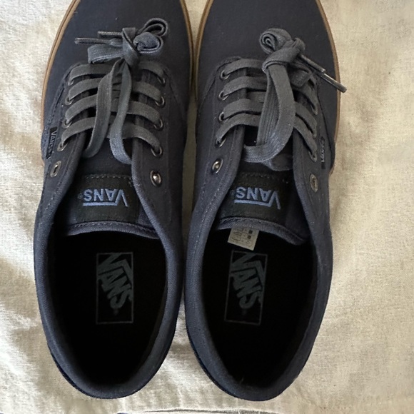 Vans - Picture 3 of 5